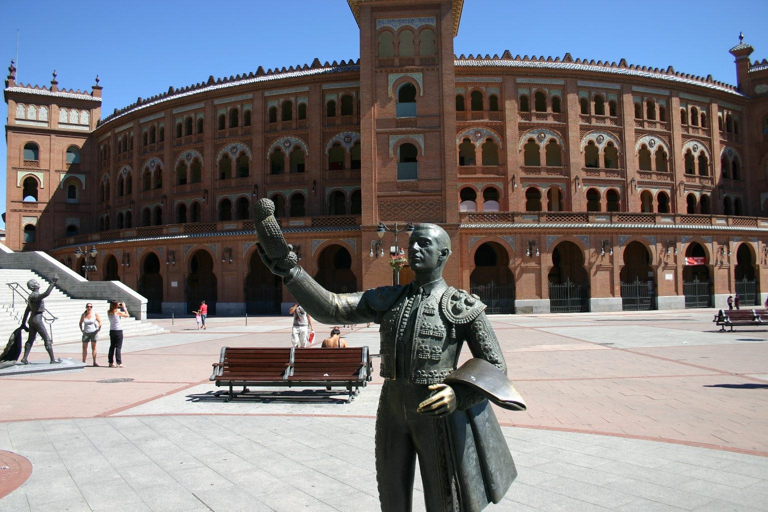 Bullfighters' memorial to Alexander Fleming, Madrid - 04.JPG